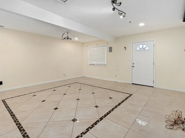 12504 Saratoga Ave — Photo 12