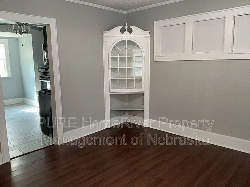 4 bed, 2.0 bath, 2220 sqft, $2,699 — Photo 3