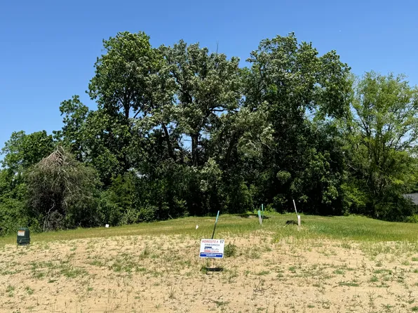 819 Academy Cir, Nevada, IA 50201