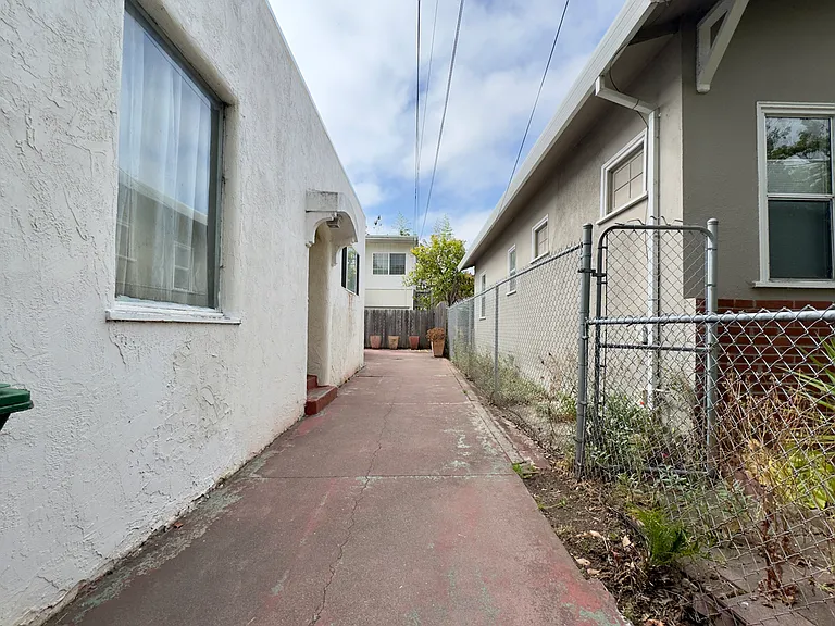 1342 Hearst Ave #B — Photo 25