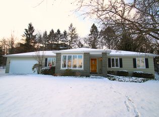 5 Barnswallow Dr, Pittsford, NY 14534