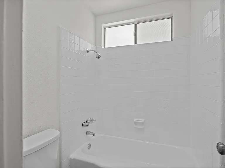Crestview Apartments — Photo 8