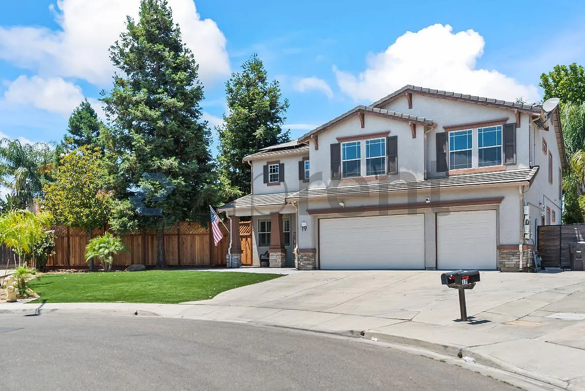 5 bed, 3685 sqft, $5,500 — Photo 2