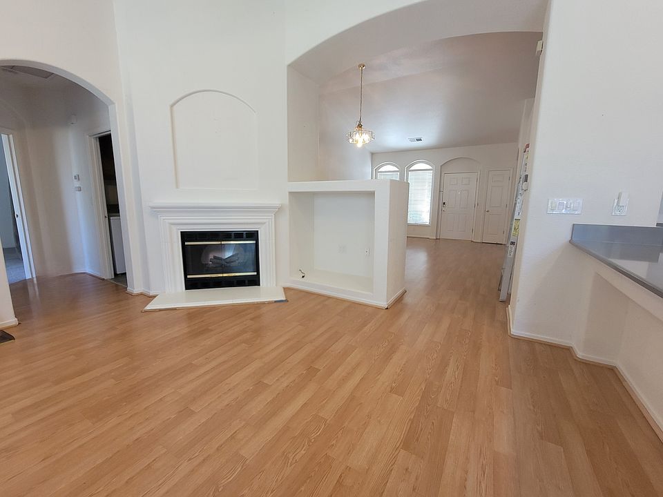 Family Room/Fireplace