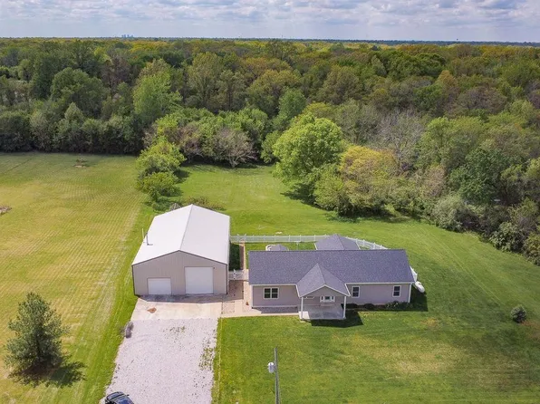 321 Longhi Rd, Collinsville, IL 62234