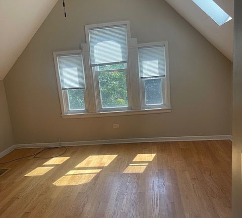 4th image of 1416 W Barry Ave Frnt 2