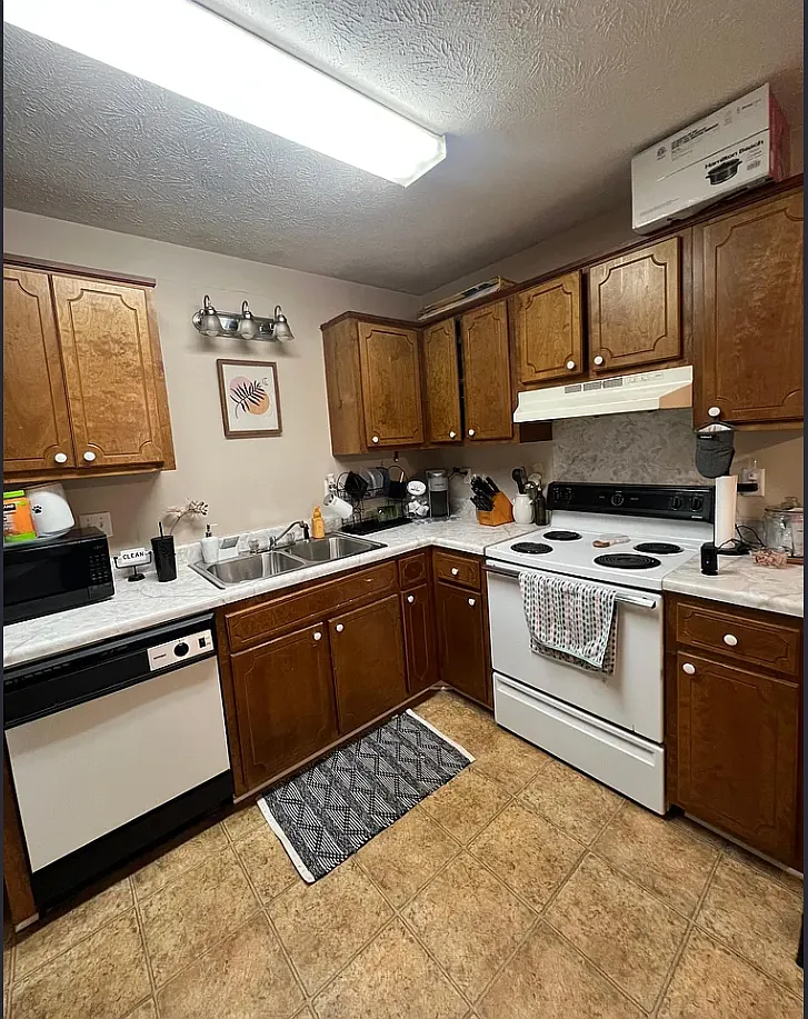 2 bed, 1.5 bath, 1100 sqft, $1,100 — Photo 2