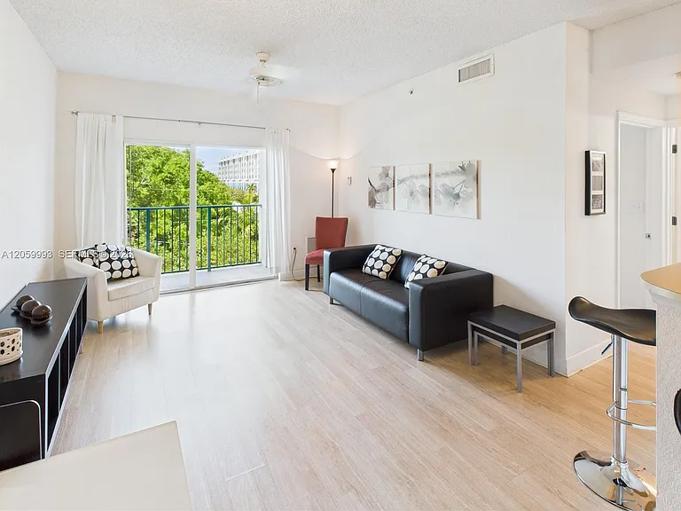 6001 SW 70th St #455 — Photo 2