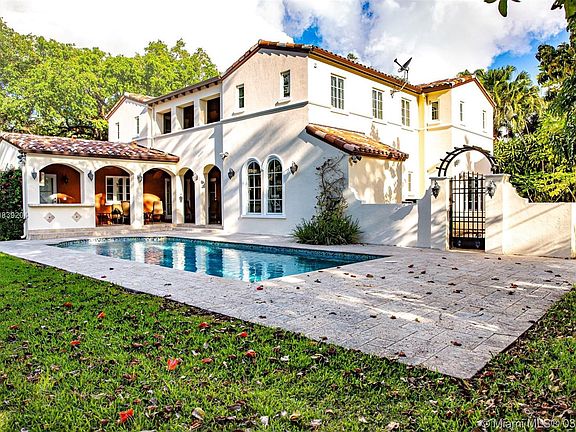 3rd image of 2421 San Domingo St