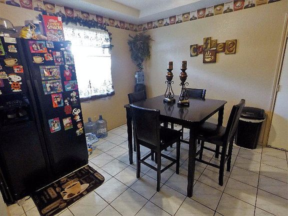 5th image of 612 Royal Palm St