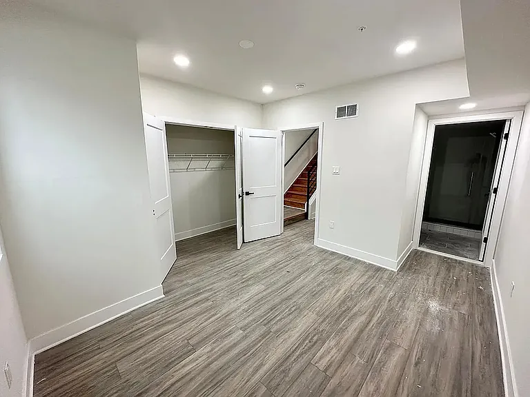 2511 E Tioga St #F8 — Photo 5