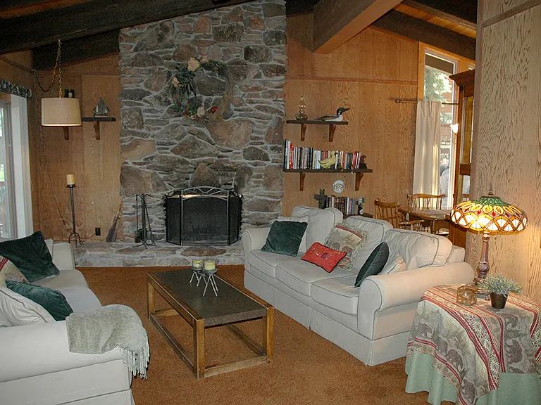 197 Edgewood Dr — Photo 2