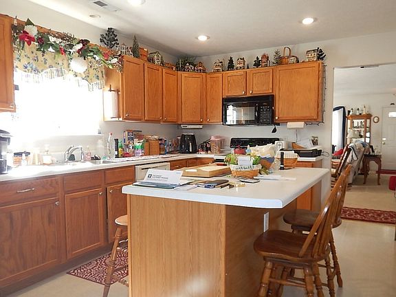 5th image of 401 Hickory Grove Cir