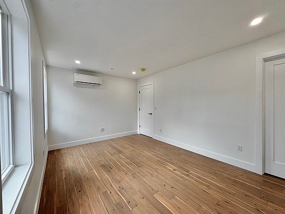 5th image of 20 Broad St #6