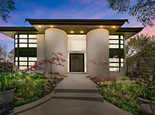 914 Saint Stephens Grn, Oak Brook, IL 60523