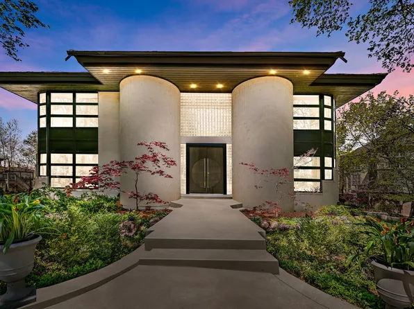 914 Saint Stephens Grn, Oak Brook, IL 60523