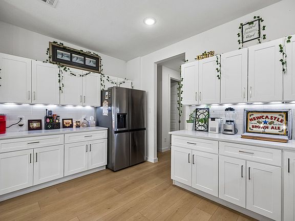 5th image of 9524 Thorncrown Ln