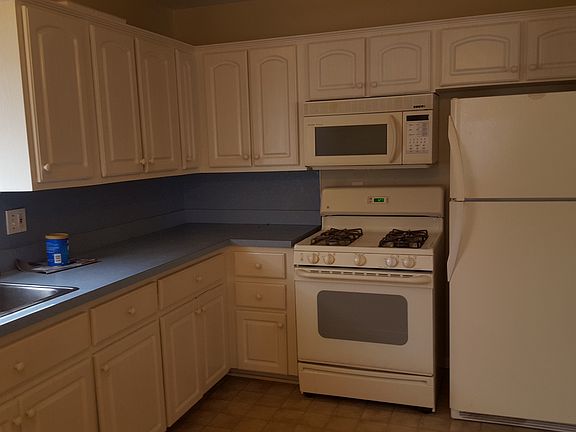 3rd image of 31021 Barrington St