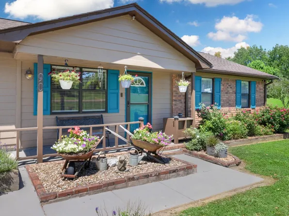 90 Junior Dr, Covington, TN 38019