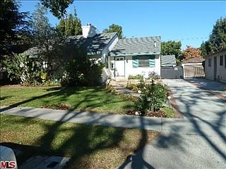 2nd image of 3106 Barry Ave