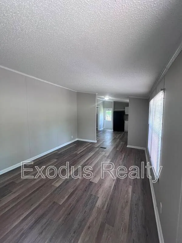 3 bed, 2.0 bath, 1056 sqft, $1,399 — Photo 2