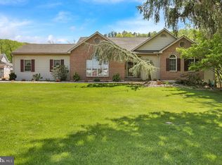 26 W Fairview St, Mohnton, PA 19540