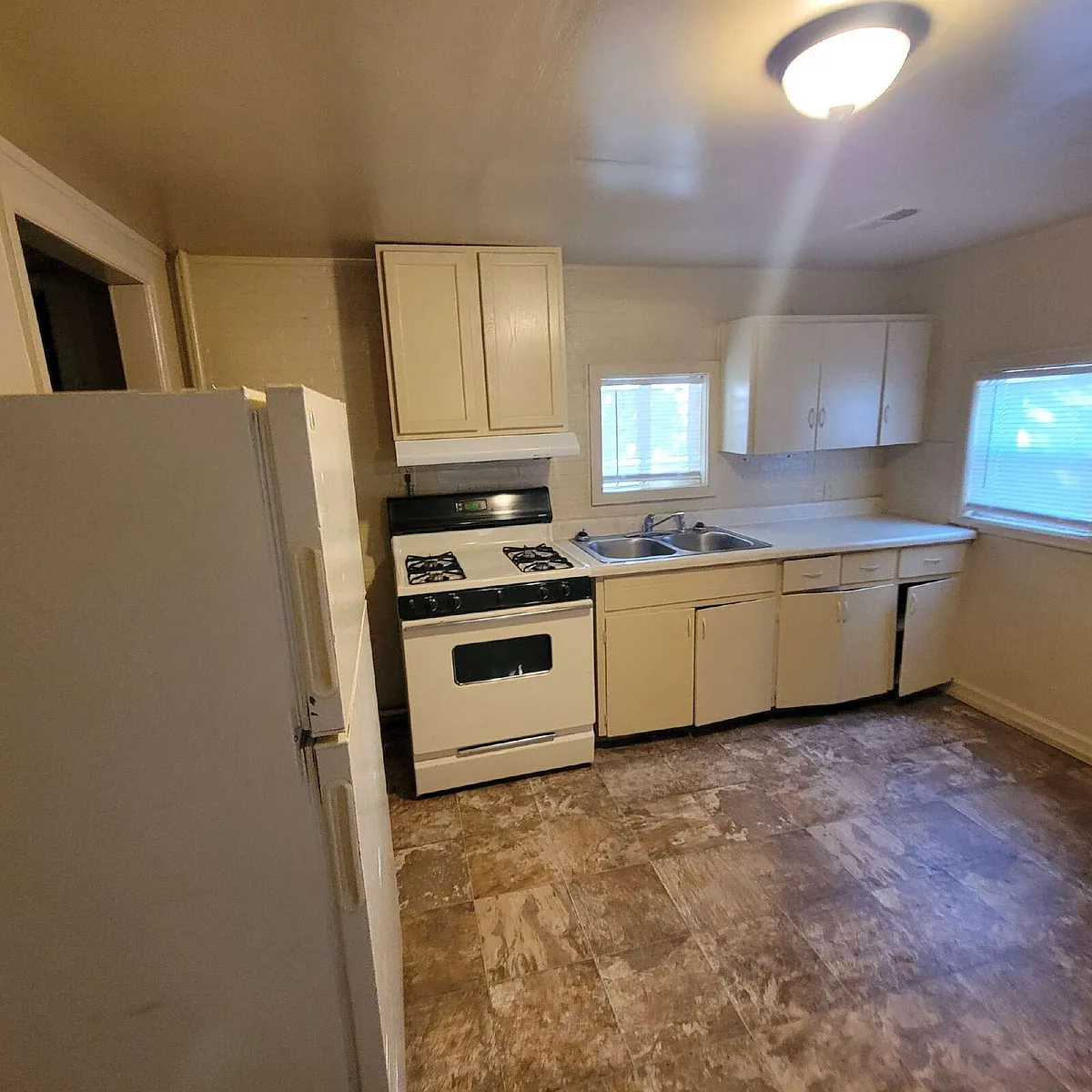 Building Photo - 3047 Foltz St
