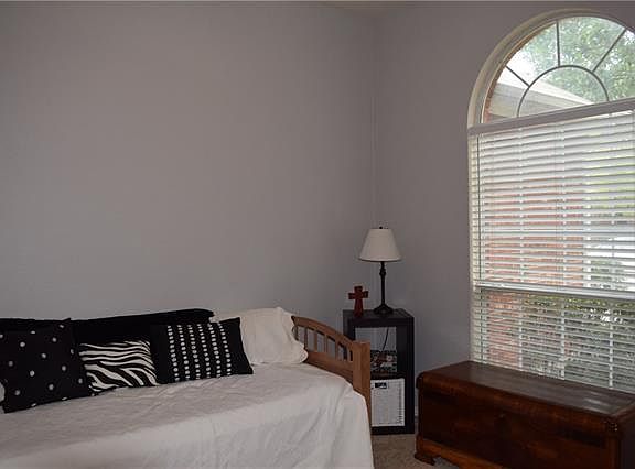 2nd image of 1912 Sumac Dr