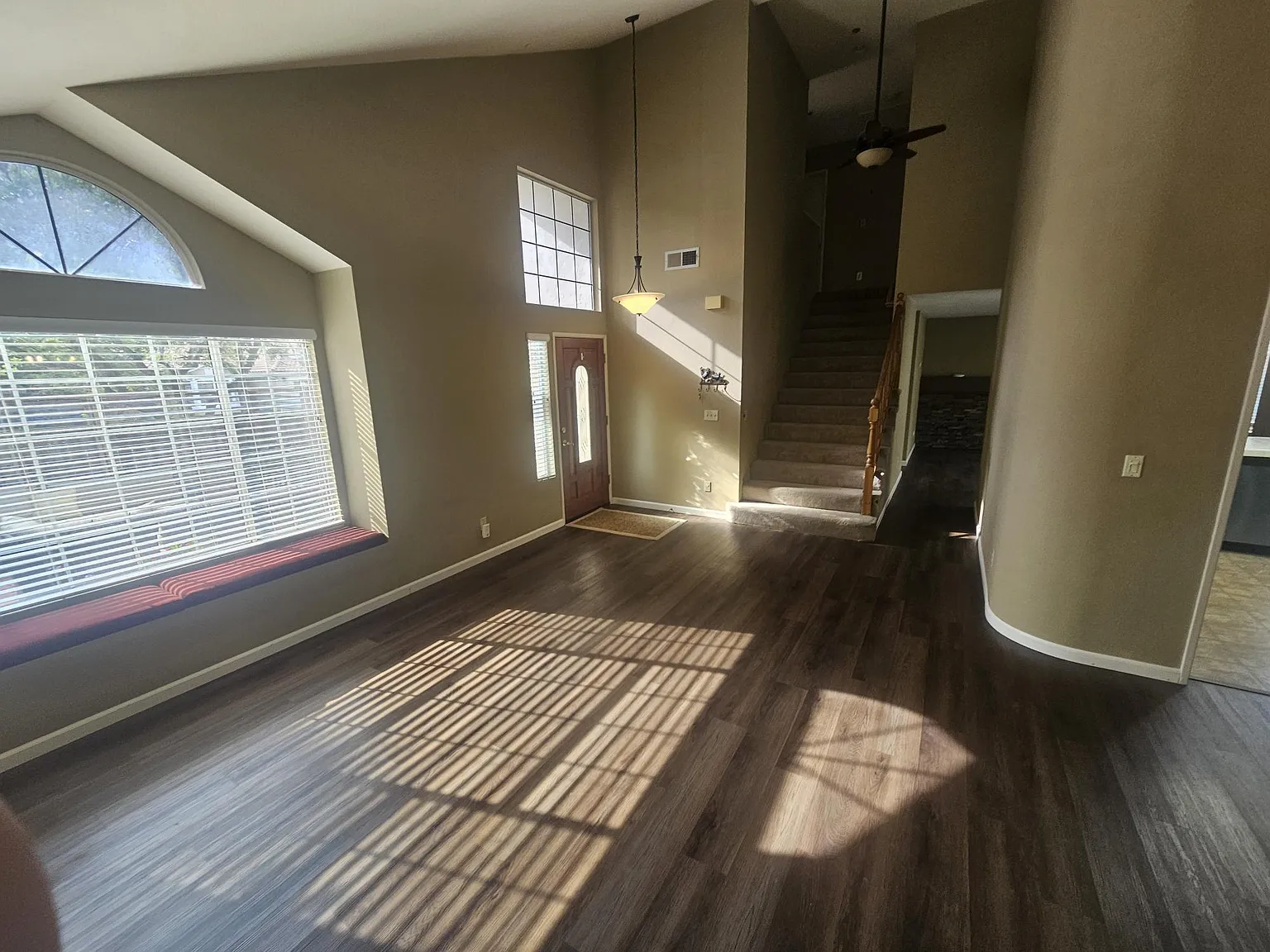 3 bed, 1818 sqft, $4,250 — Photo 2