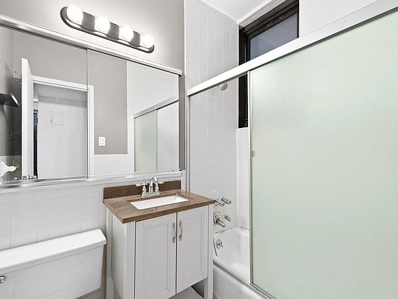 5th image of 36 W 35th St APT 4F