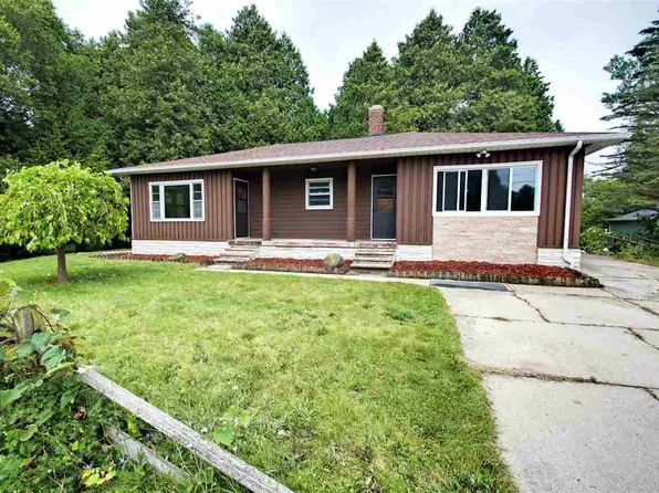 2121 Hawthorne Ave, Two Rivers, WI 54241