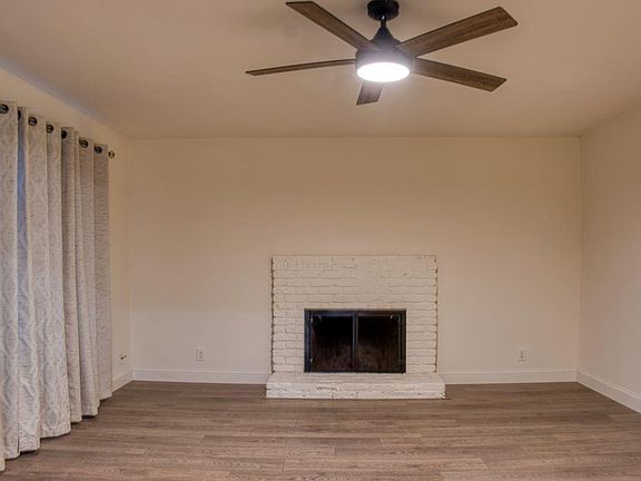 3rd image of 1009 E Alexander Ave