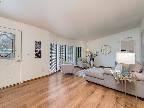 4th image of 3017 SE Westview Ave