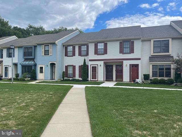 2nd image of 147 Wyndham Pl
