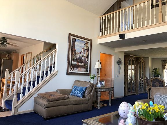 3rd image of 7573 Debonaire Dr