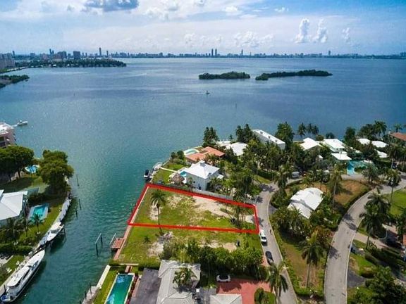 2nd image of 1133 Belle Meade Island Dr #D