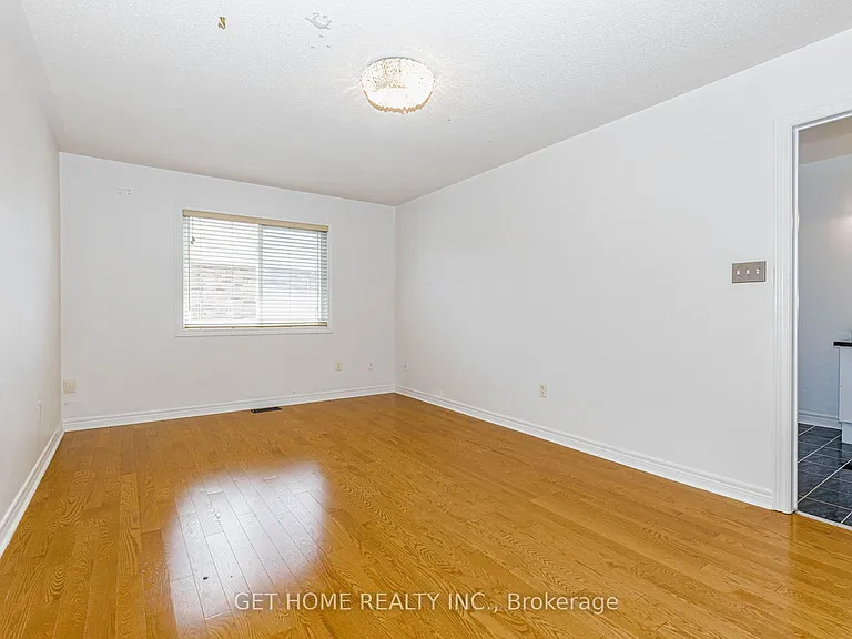 147 Foxchase Ave W — Photo 28
