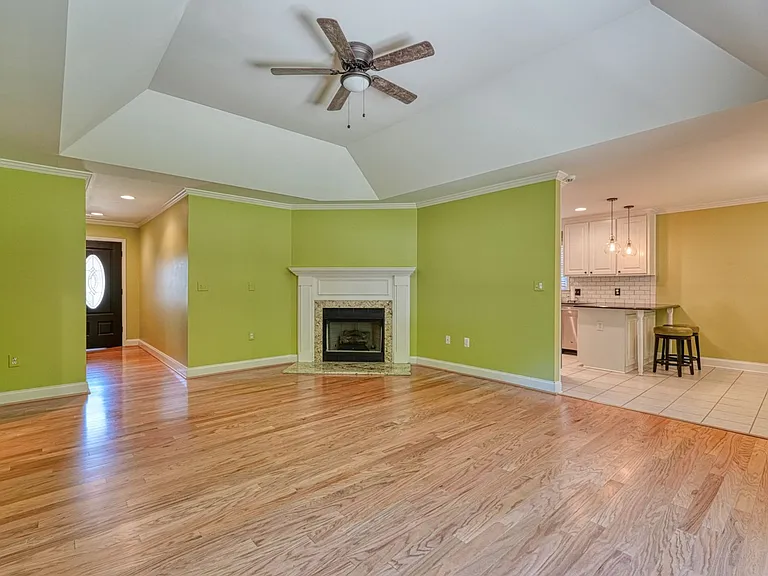 210 Rivermill Ct — Photo 5