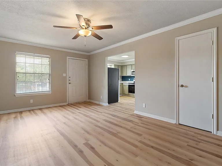 2100 Southwood Dr #24 — Photo 18