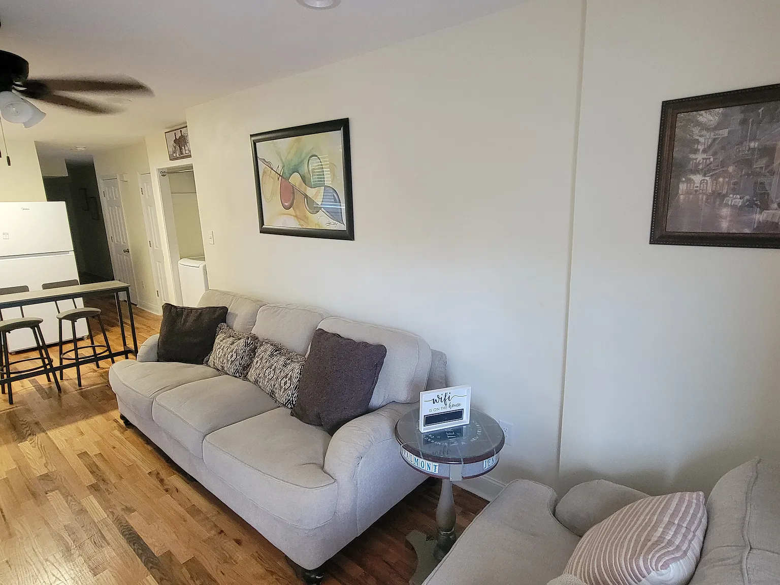 2 bed, 825 sqft, $1,500 — Photo 2