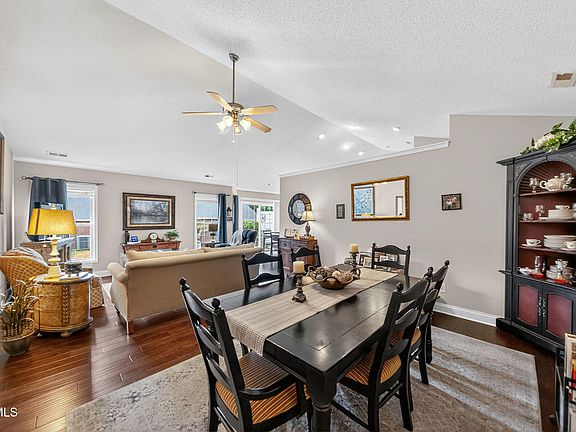 4th image of 76 Boone Hill Ct #76