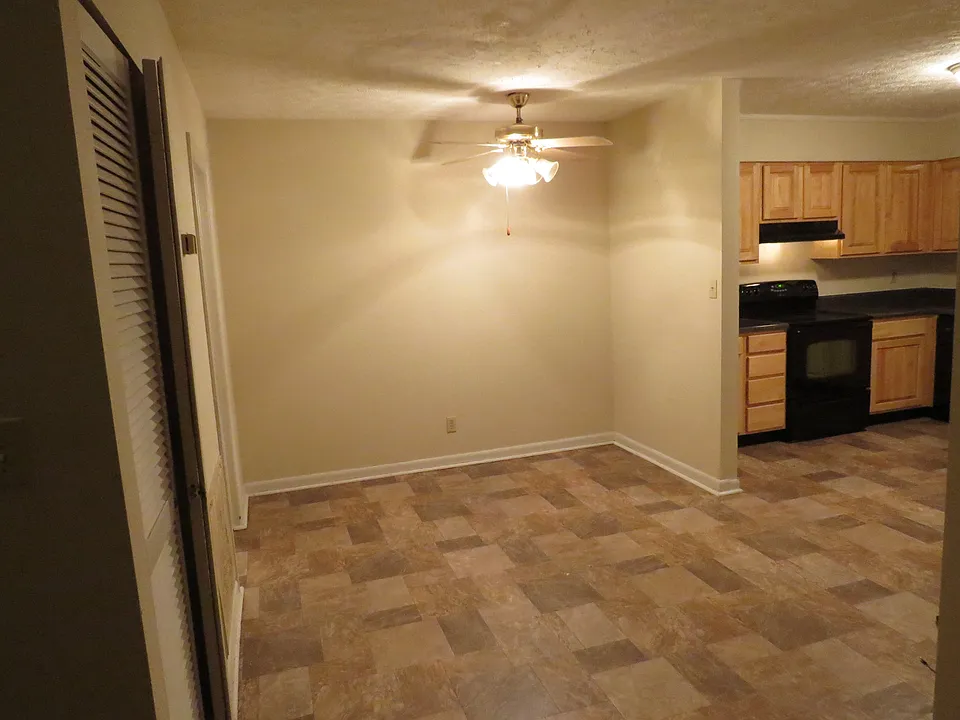 Eat-in dining room