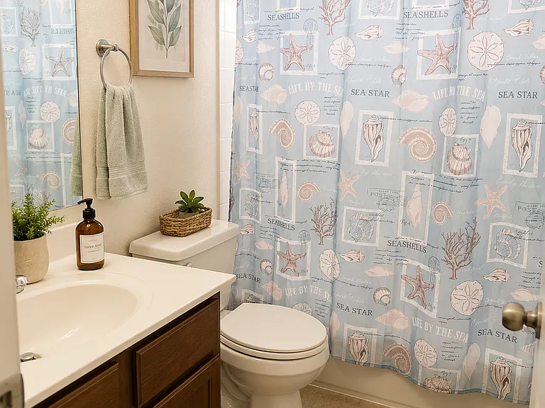 Full Bath (Guest)
