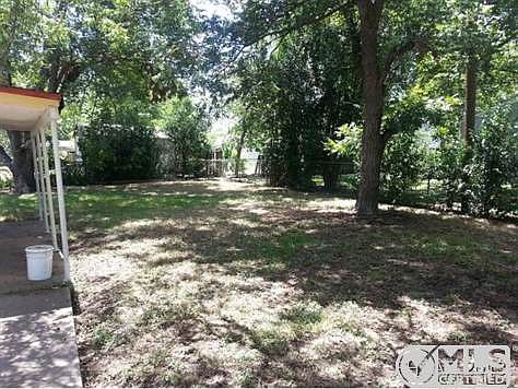5th image of 609 Crockett Dr