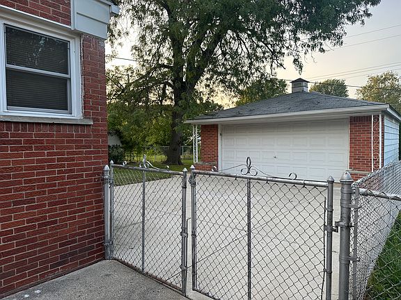 3rd image of 28428 Cleveland St