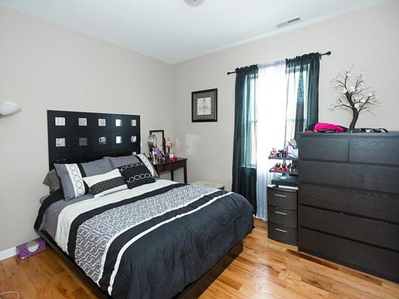 5th image of 3235 N Hamlin Ave APT 3R