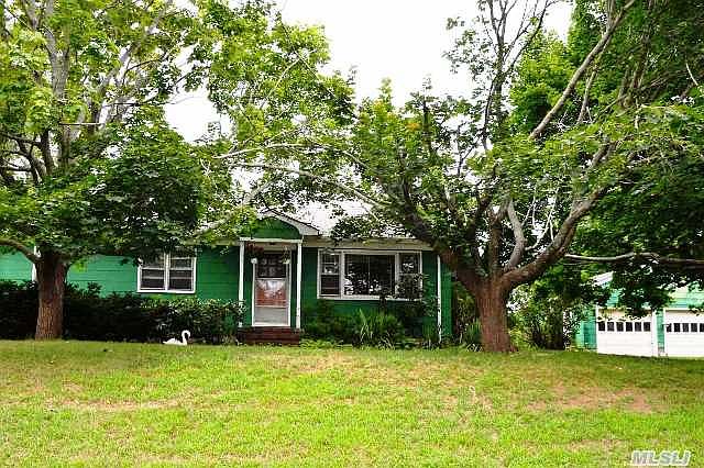 1st image of 900 Alvahs Ln