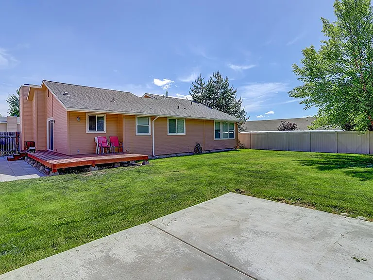 930 E Clarene St — Photo 16