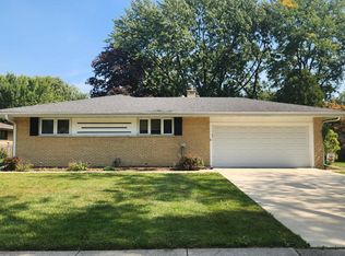 211 N Stevenson Ln, Mount Prospect, IL