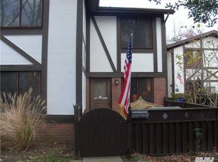 817 Blue Ridge Dr, Medford, NY 11763